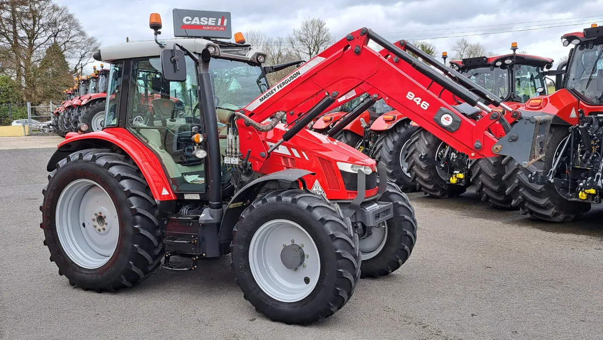 MASSEY FERGUSON 5712SL & LOADER - Image 2