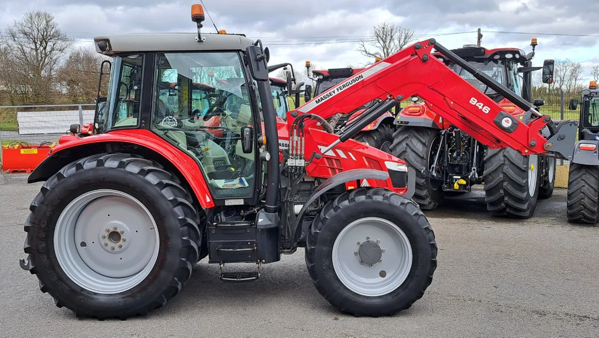 MASSEY FERGUSON 5712SL & LOADER - Image 4