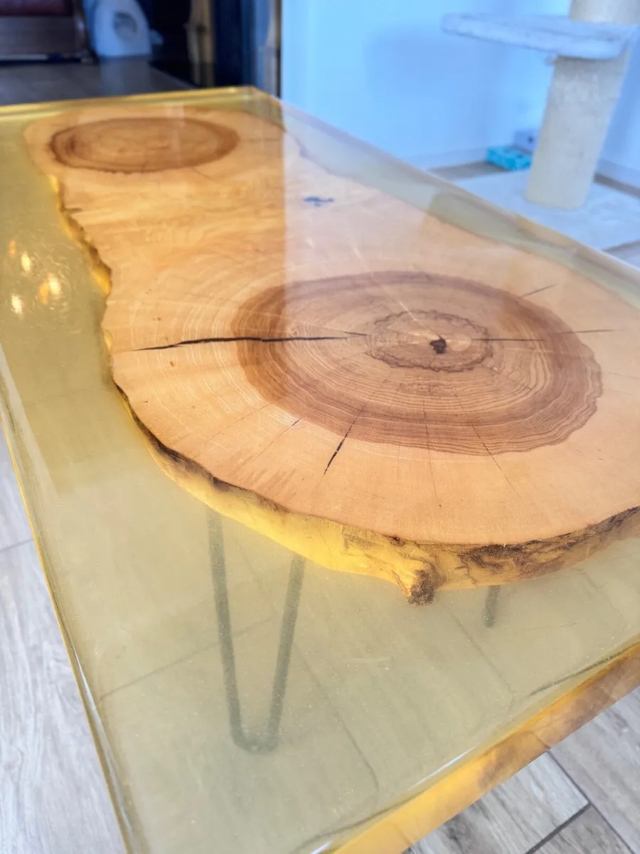Epoxy resin table - Image 2