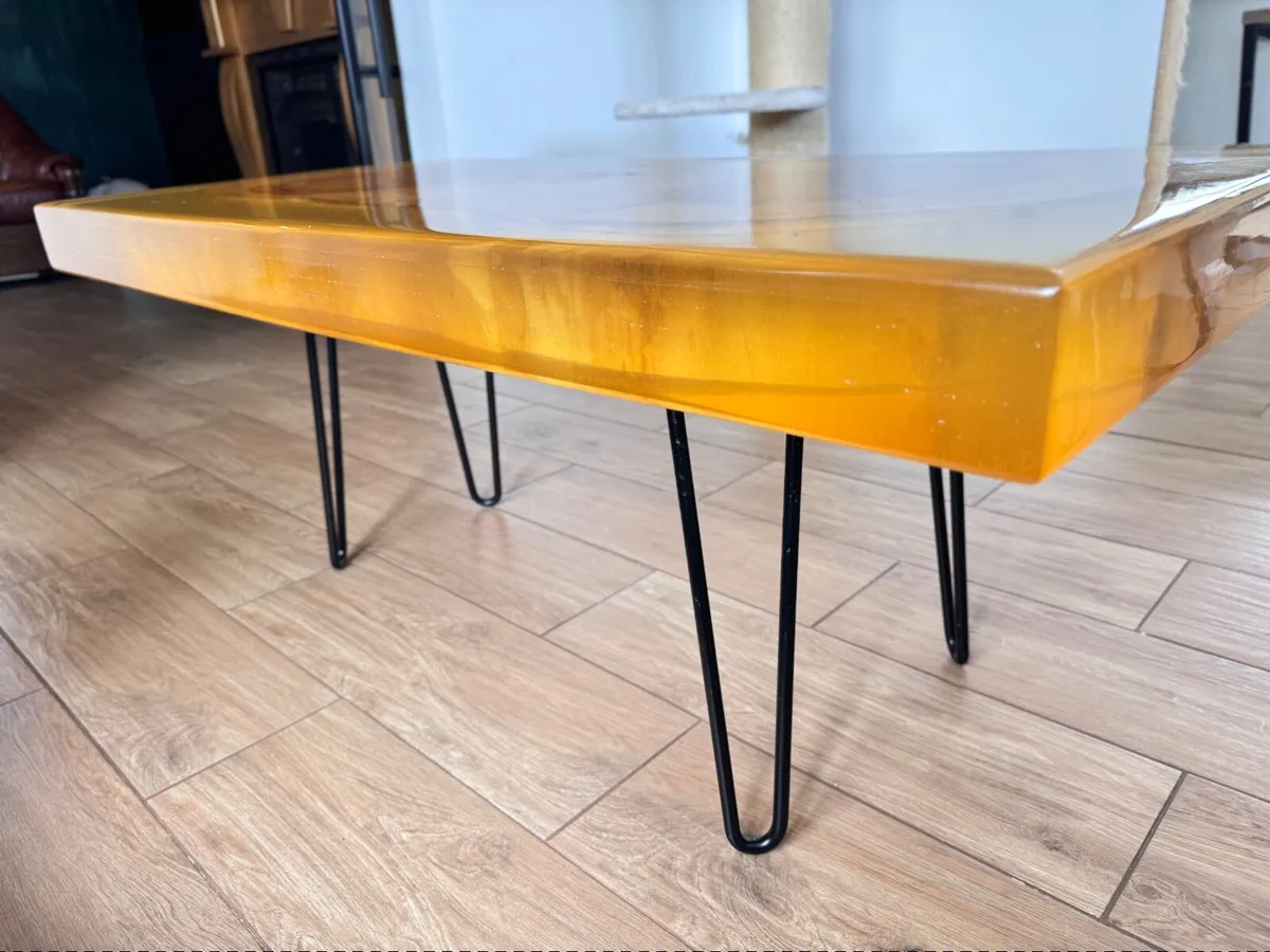 Epoxy resin table - Image 3