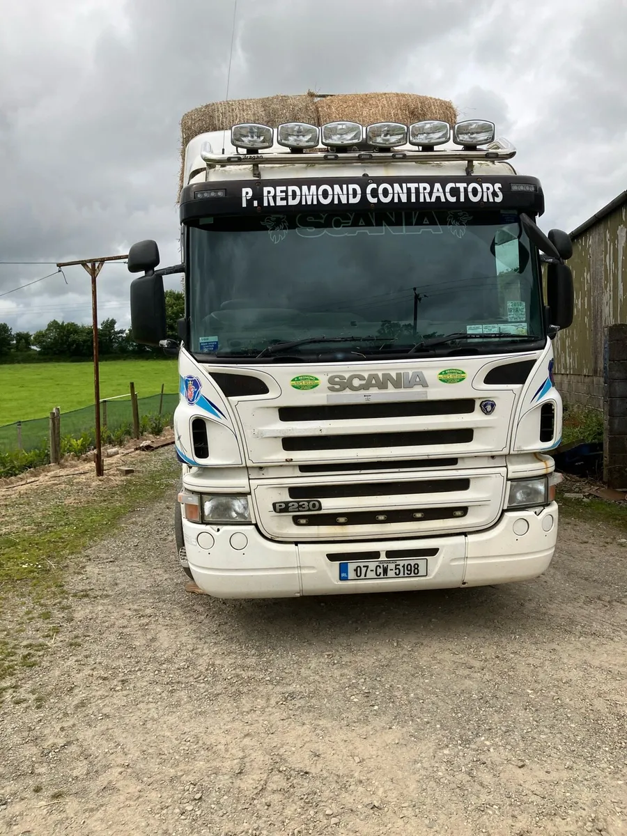 Scania P230 flat bodied truck - Image 4
