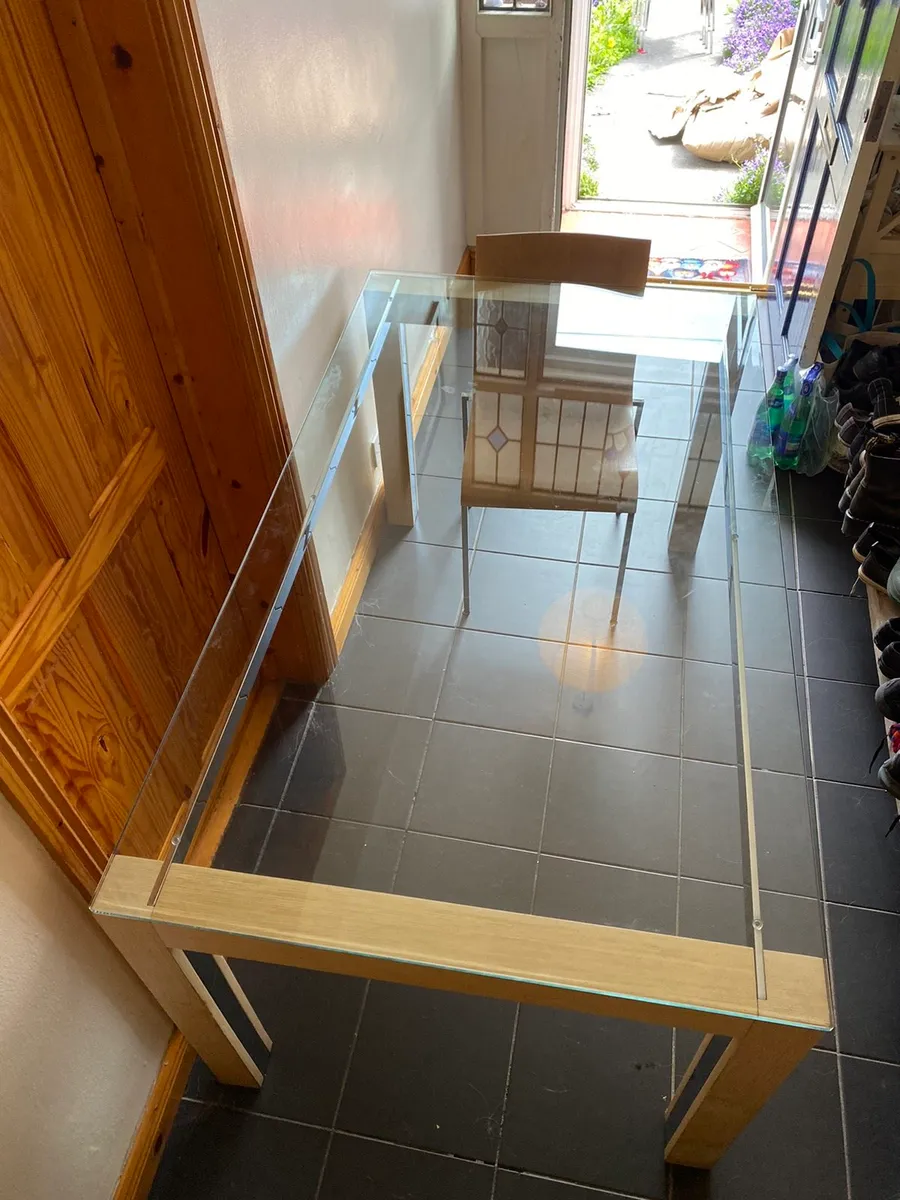 Dining table & 5 chairs - Image 1