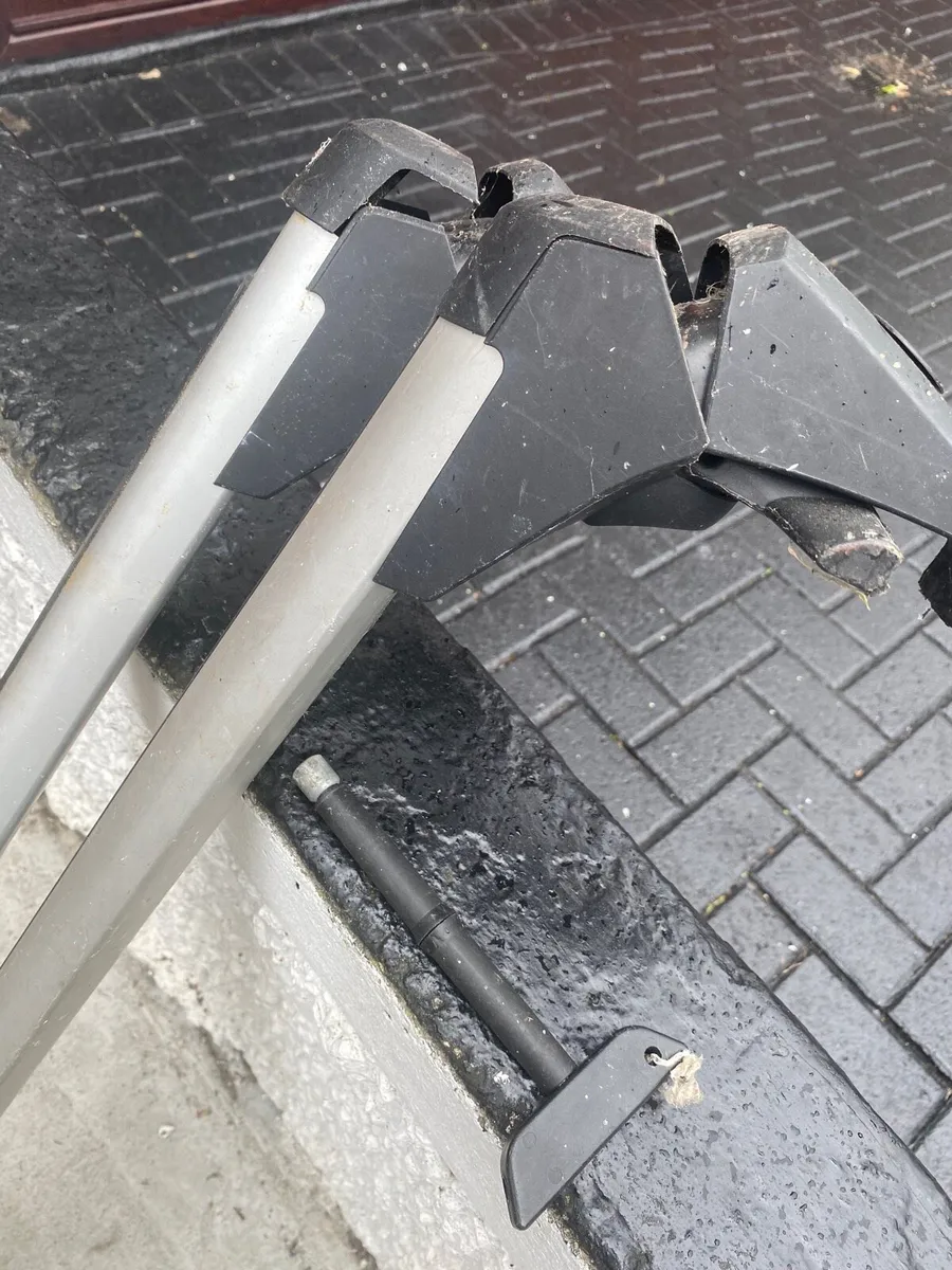 Roof bars for Audi A3 - Image 1