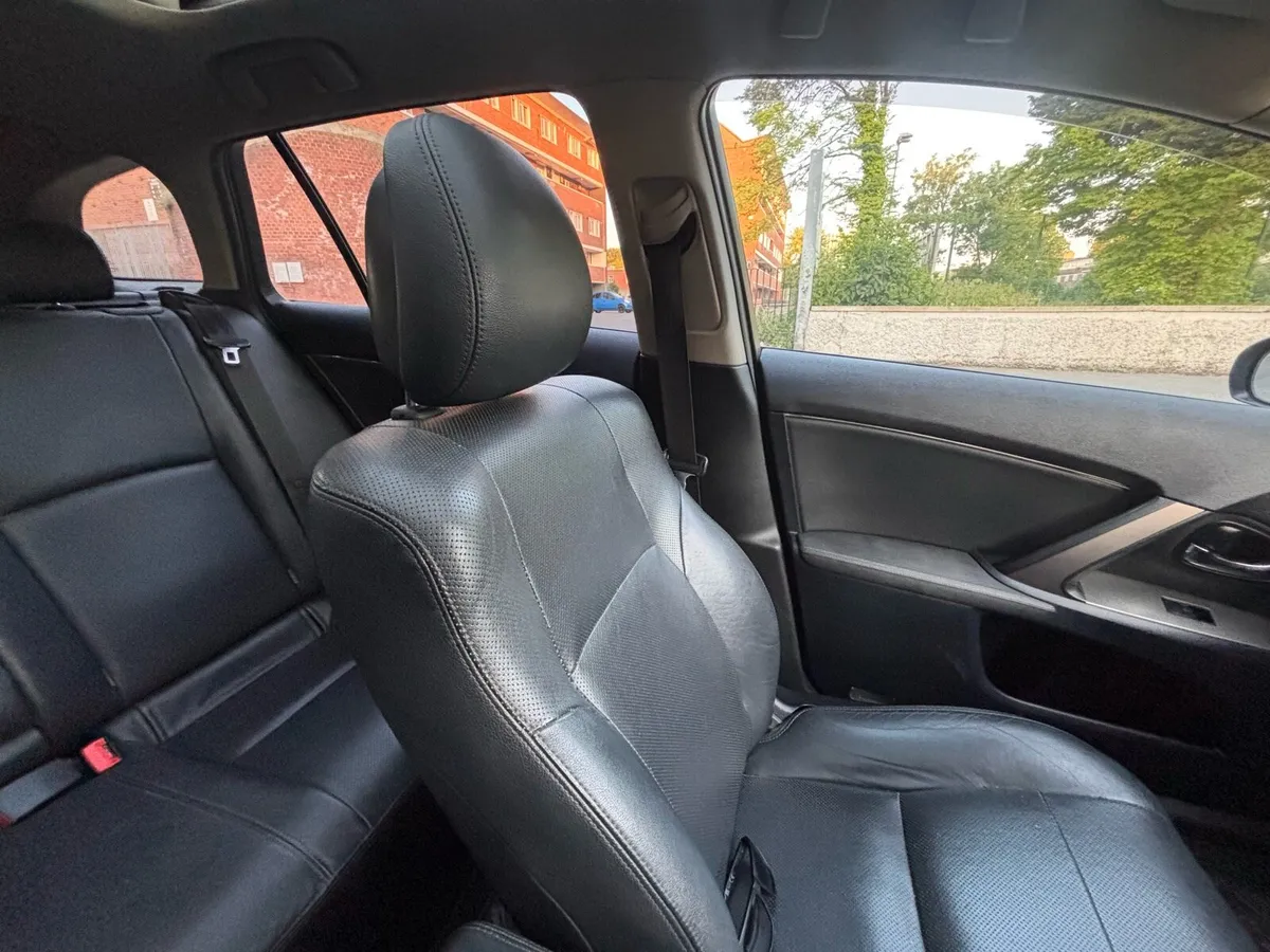 Toyota Avensis - panoramic roof - Image 2