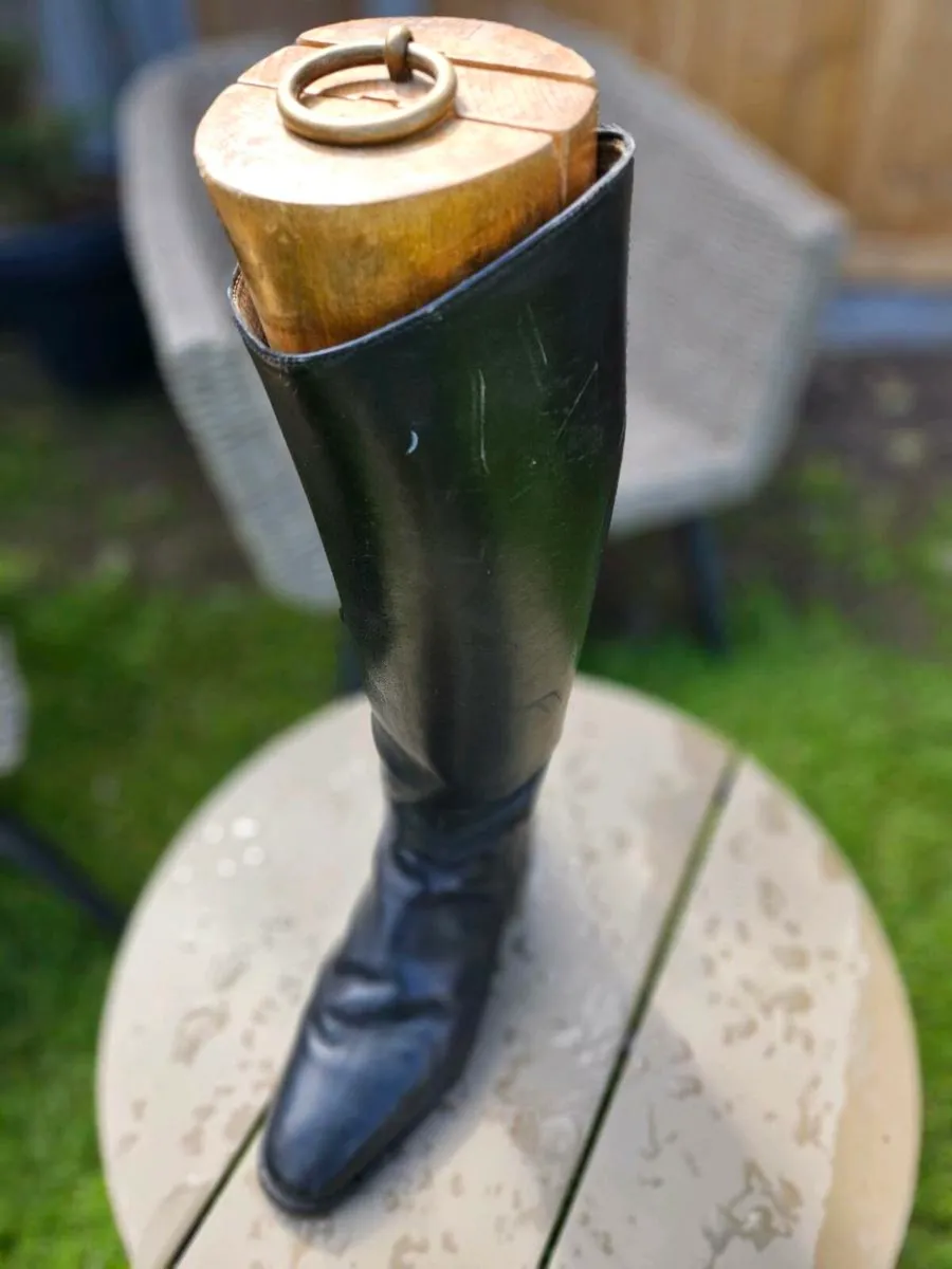 Cavallo leather riding boots and wooden boot trees - Image 1