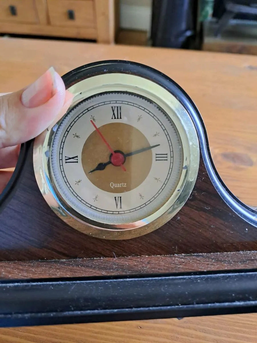 Free Napoleon shaped mantle clock - Image 4