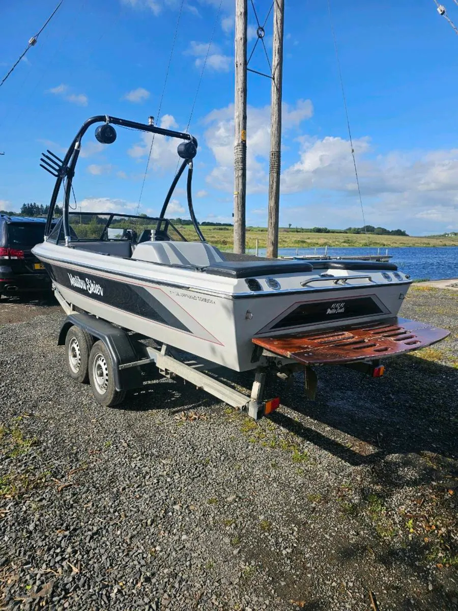 Malibu skier 19 competition ski boat speedboat - Image 4