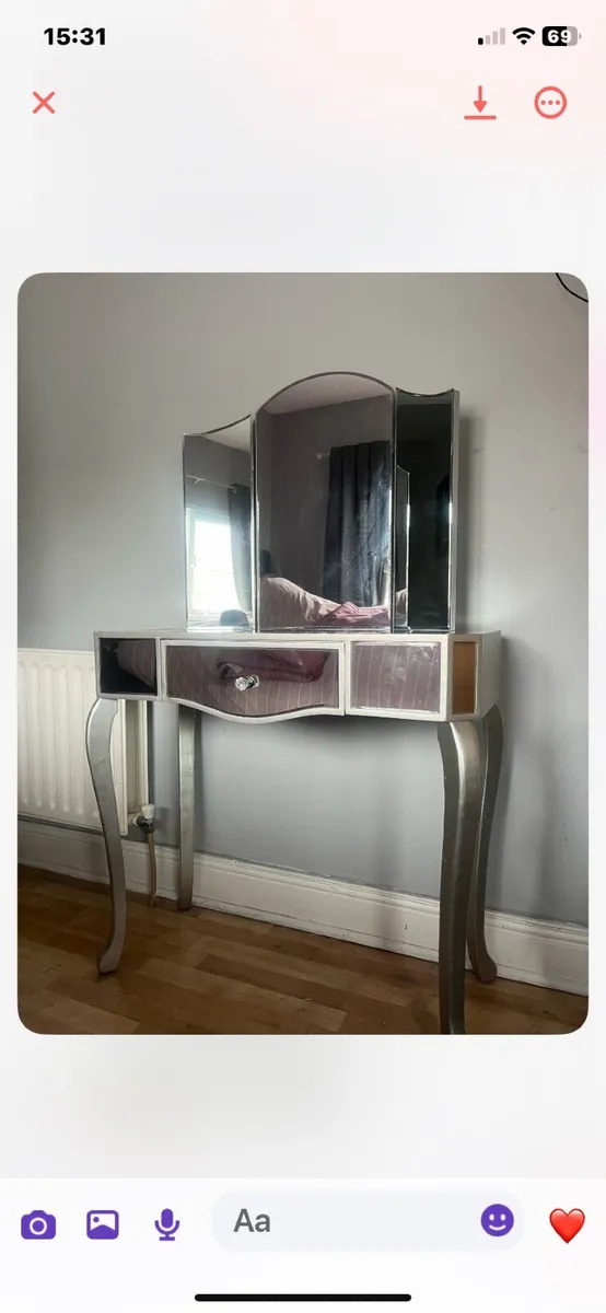 Mirrored vanity table with mirror and stool - Image 2