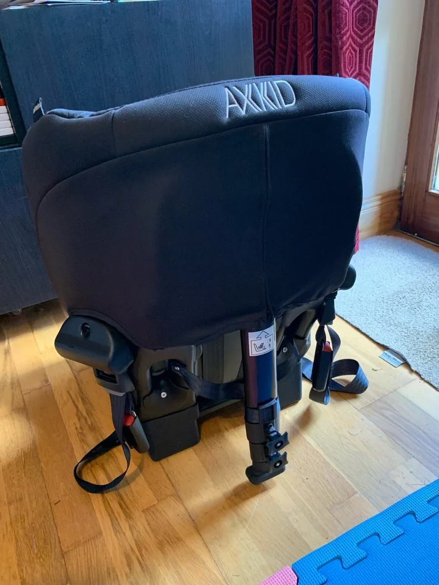 Axkid Minikid Rearfacing Car Seat + accessories - Image 2