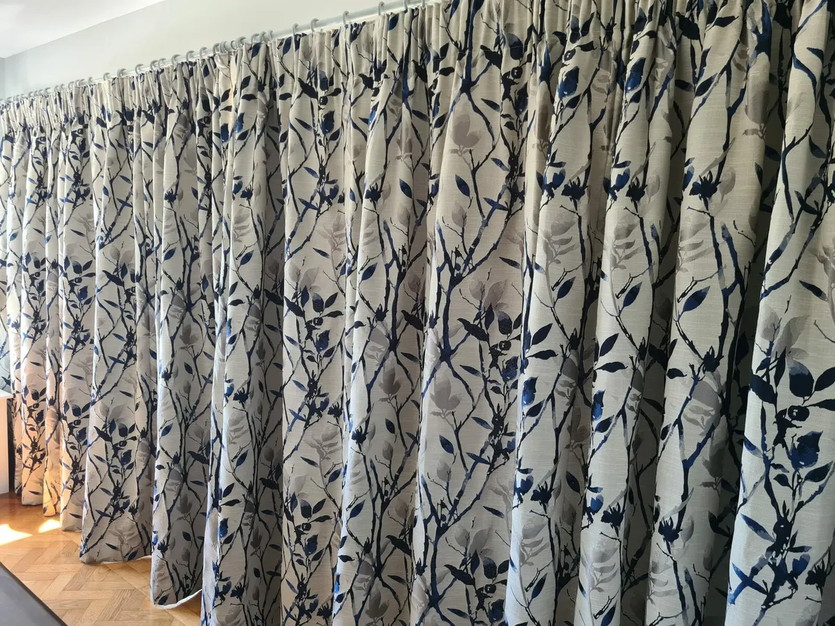 large pair of fully lined curtains - Image 1