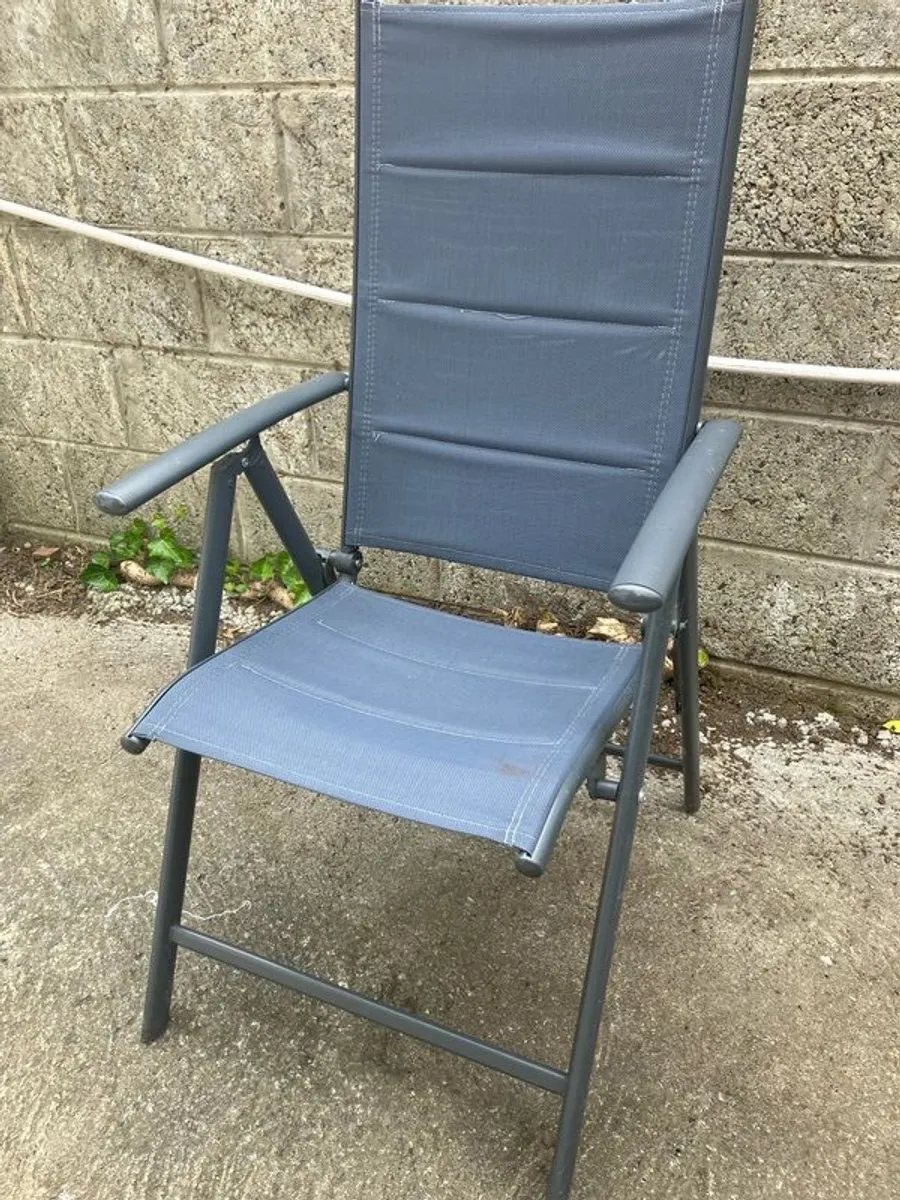 Outdoor table and chairs - Image 2
