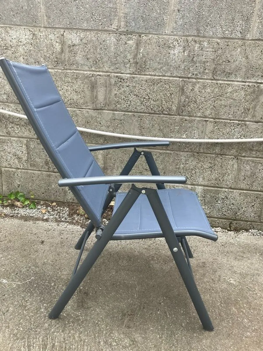 Outdoor table and chairs - Image 3