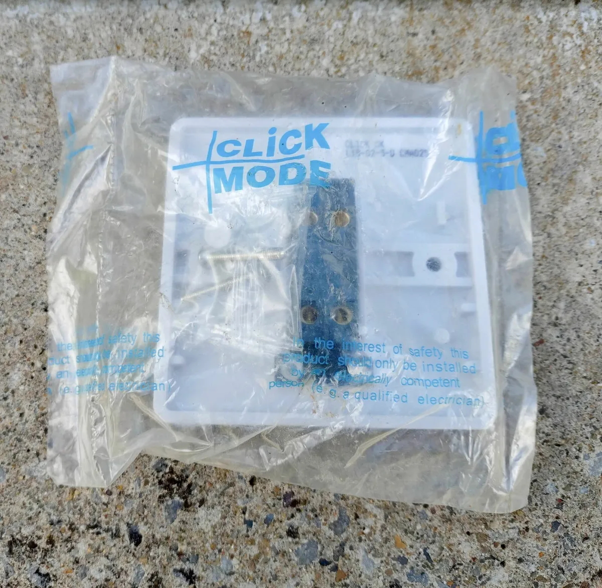 ONE  WHITE LIGHT SWITCH (BRAND NEW). - Image 3