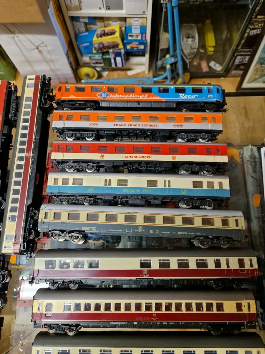 Hornby Lima Roco Ho scale Carraiges - Image 2