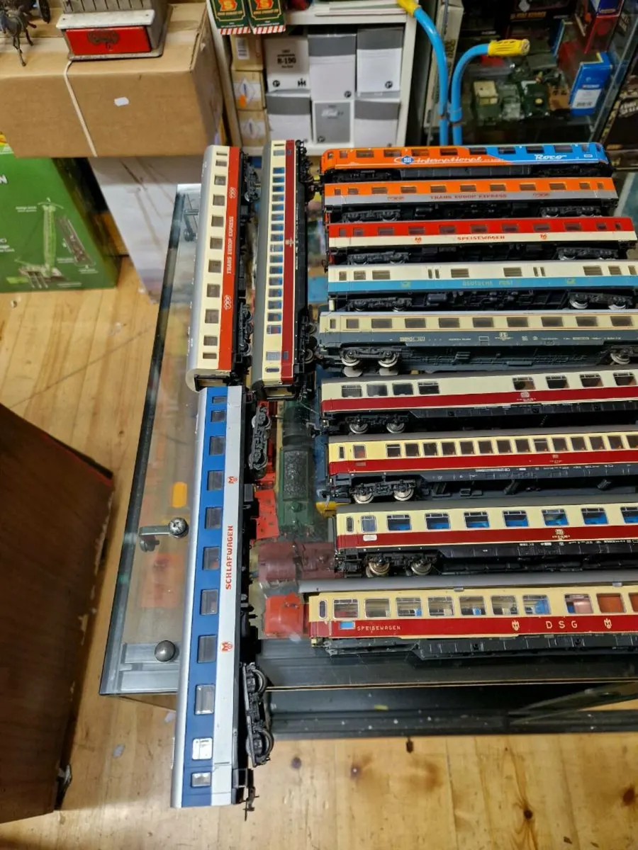 Hornby Lima Roco Ho scale Carraiges - Image 4