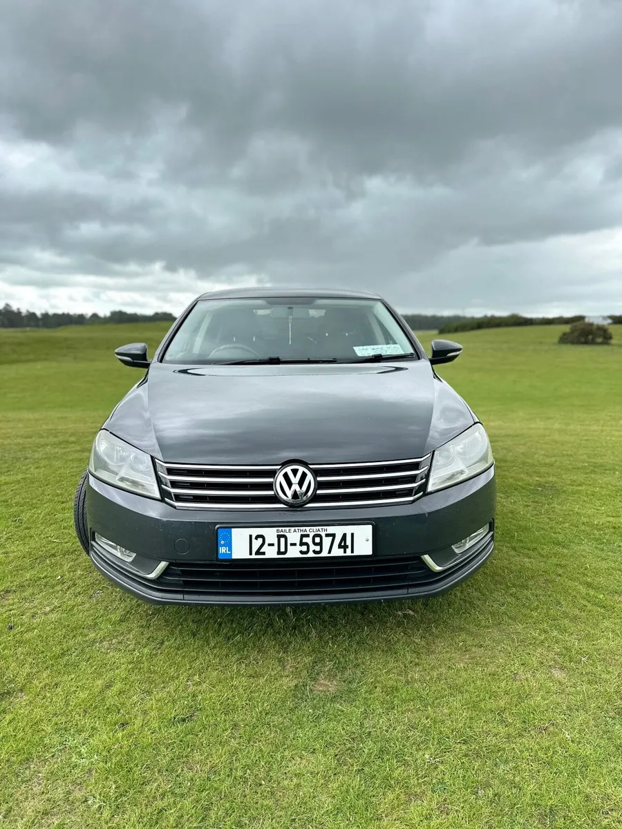 Volkswagen Passat 2012 - Image 2