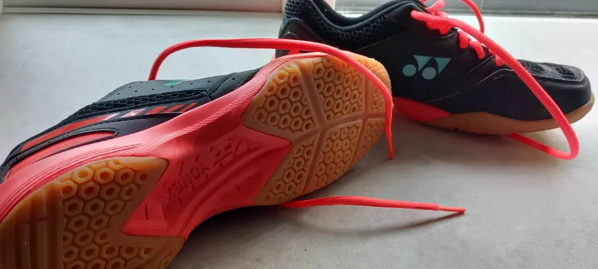 Yonex Badminton Shoes – Size EU 39.5 / UK 6.5 - Image 2