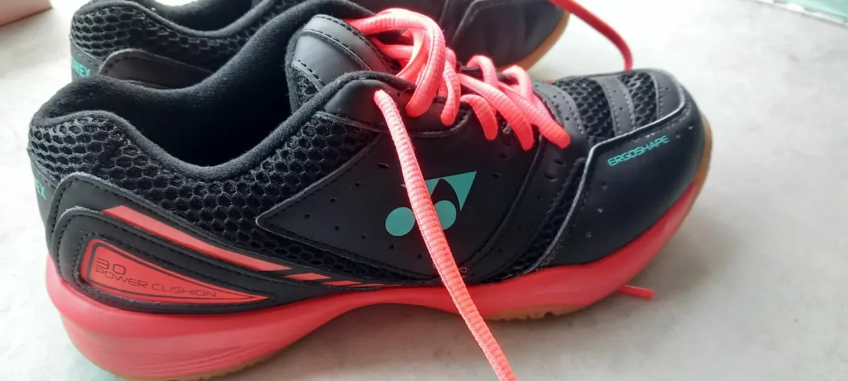 Yonex Badminton Shoes – Size EU 39.5 / UK 6.5 - Image 3