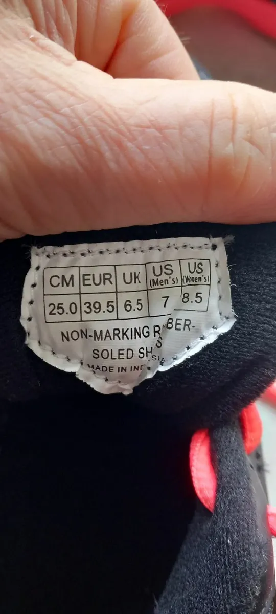 Yonex Badminton Shoes – Size EU 39.5 / UK 6.5 - Image 4