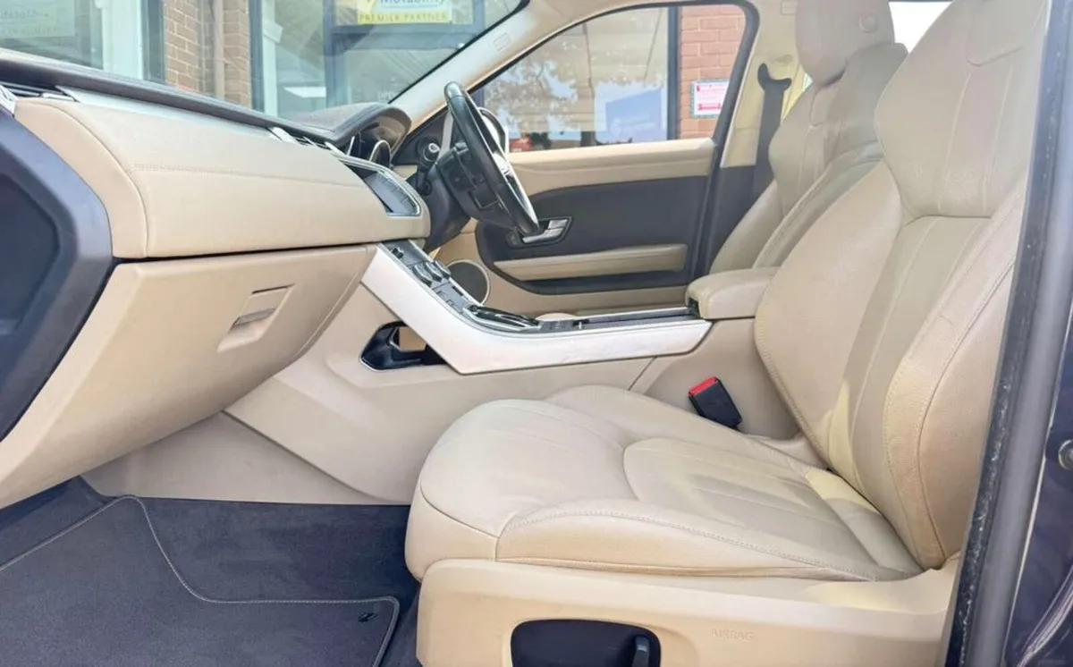 Land Rover Range Rover Evoque 2.2 TE AUTOMATIC 4WD - Image 4