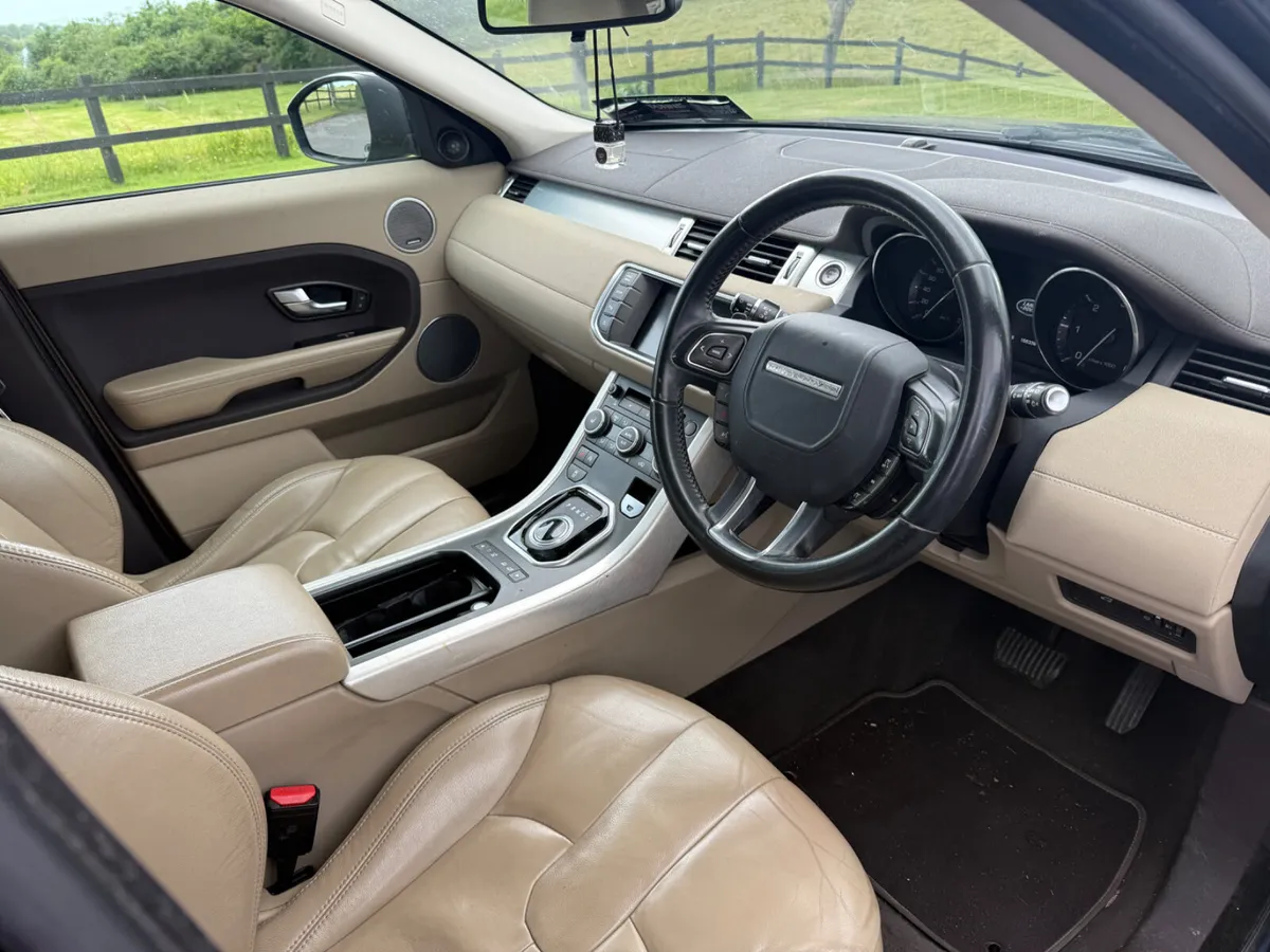 Land Rover Range Rover Evoque 2.2 TE AUTOMATIC 4WD - Image 2