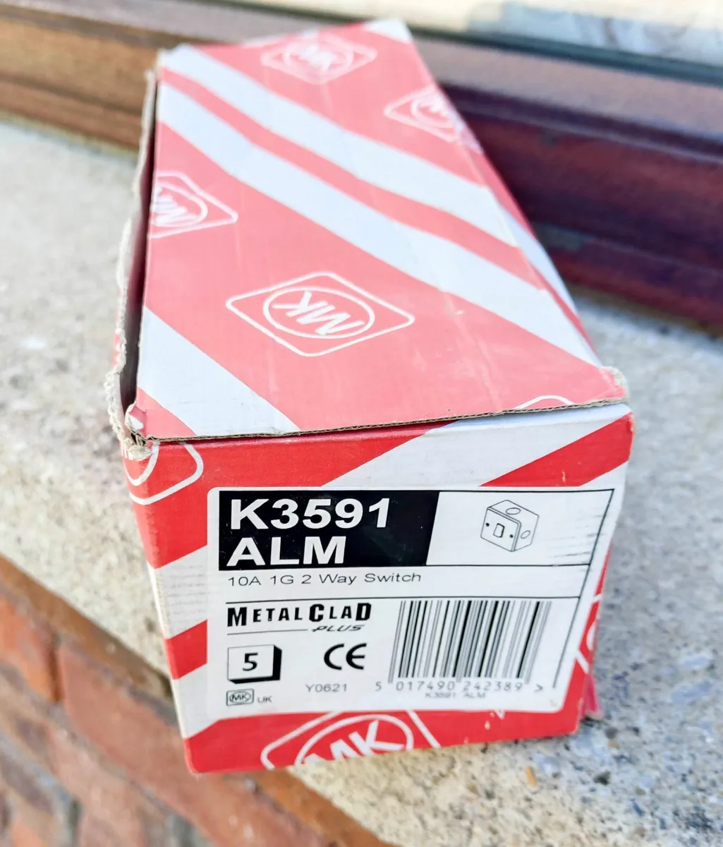 3 BOXES OF MK METAL CLAD BACK BOXES (K3591ALM). - Image 1