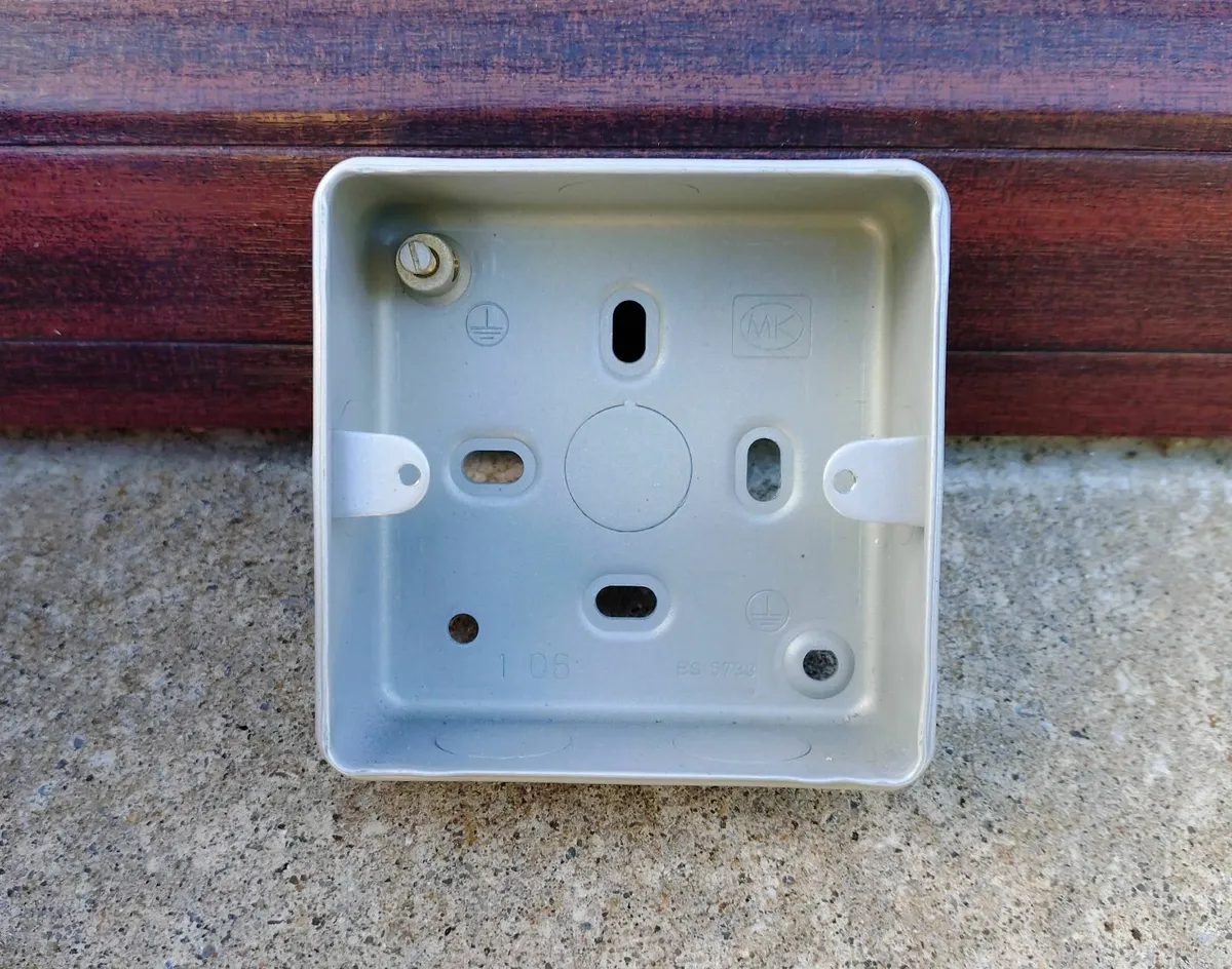 3 BOXES OF MK METAL CLAD BACK BOXES (K3591ALM). - Image 4
