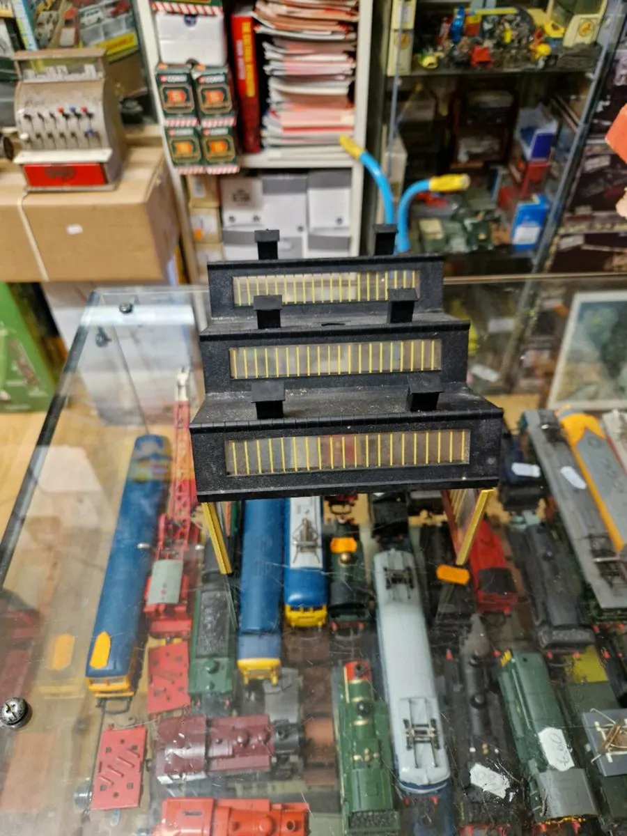 Hornby OO Gauge Engine Shed 1970's - Image 1