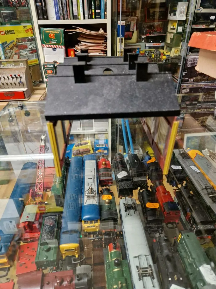 Hornby OO Gauge Engine Shed 1970's - Image 3