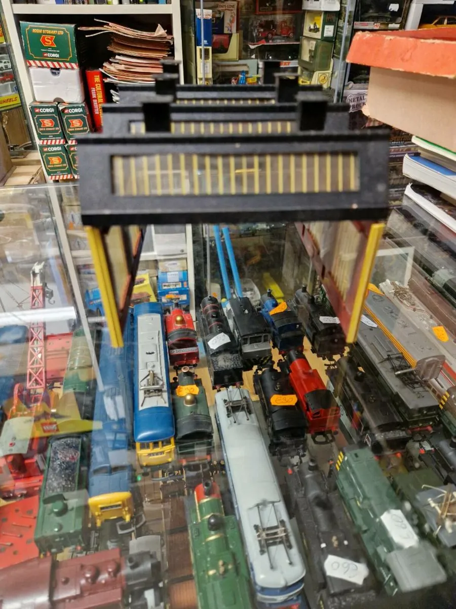 Hornby OO Gauge Engine Shed 1970's - Image 4