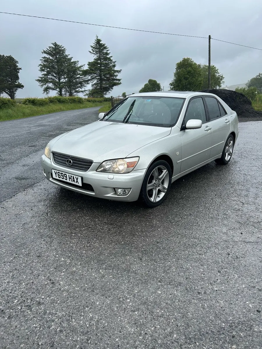 Lexus is200 sport - Image 1