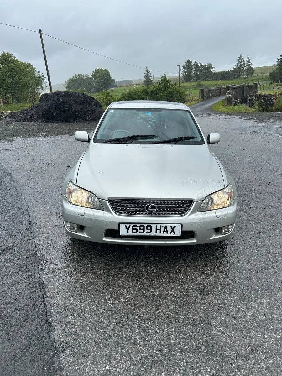 Lexus is200 sport - Image 2