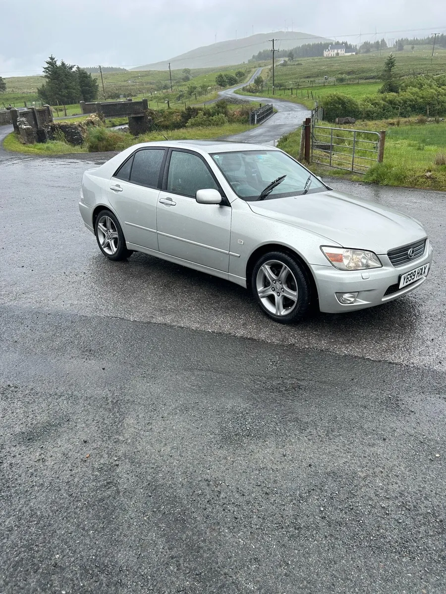 Lexus is200 sport - Image 3