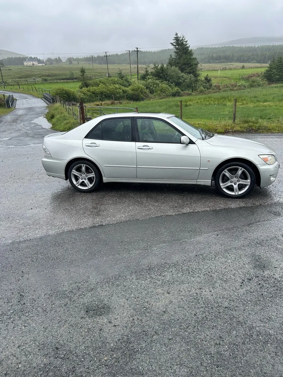 Lexus is200 sport - Image 4