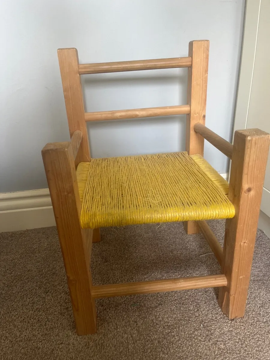 Childrens chair - Image 1