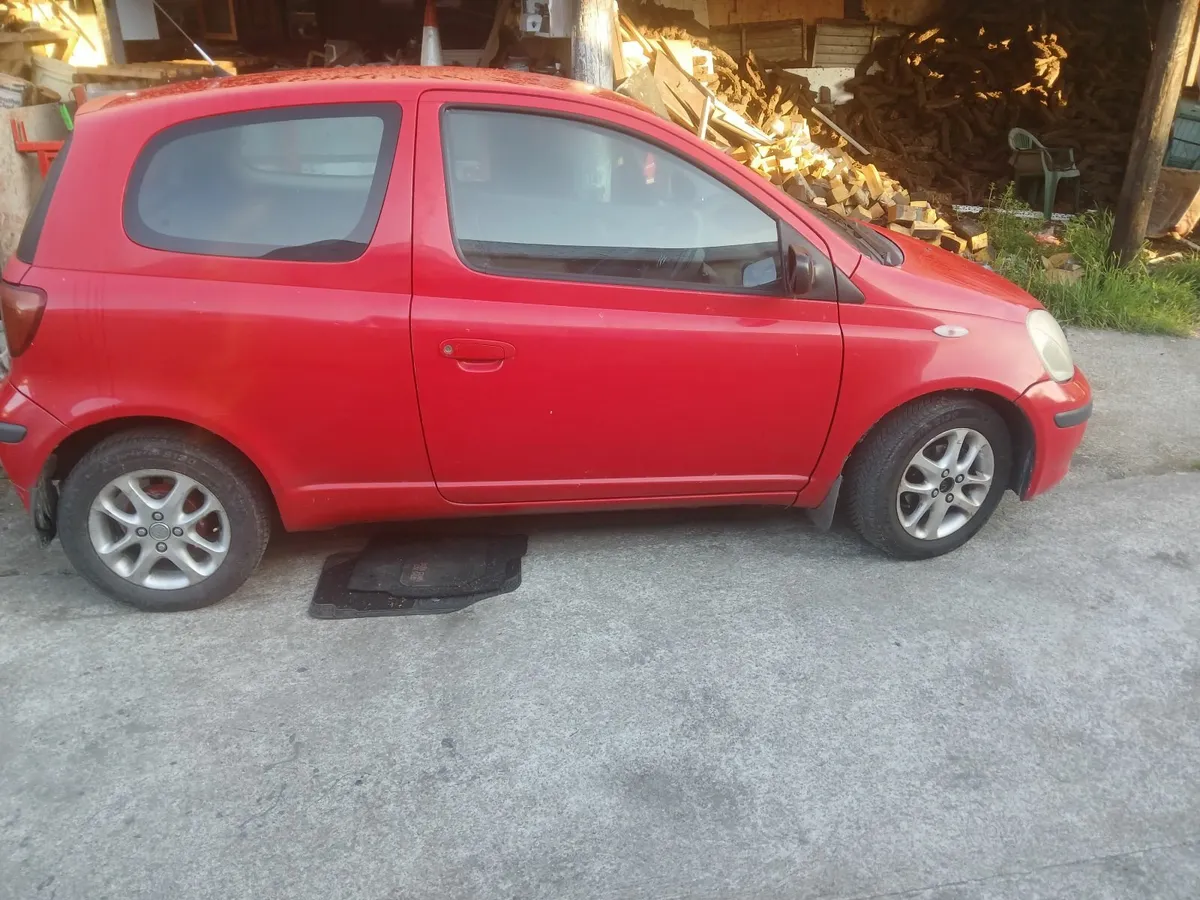 Toyota Yaris 2004 - Image 2