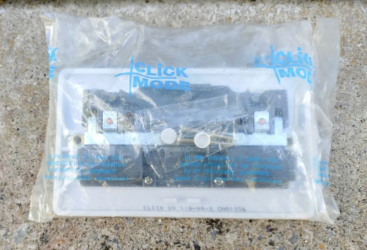 WHITE DOUBLE WALL PLUG SOCKET (BRAND NEW). - Image 2