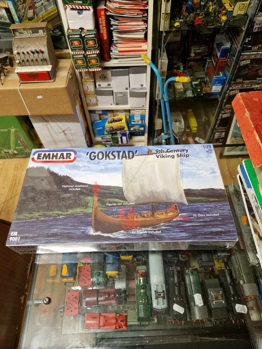 Airfix Emhar Gokstad Viking Long Ship 1.72 - Image 1