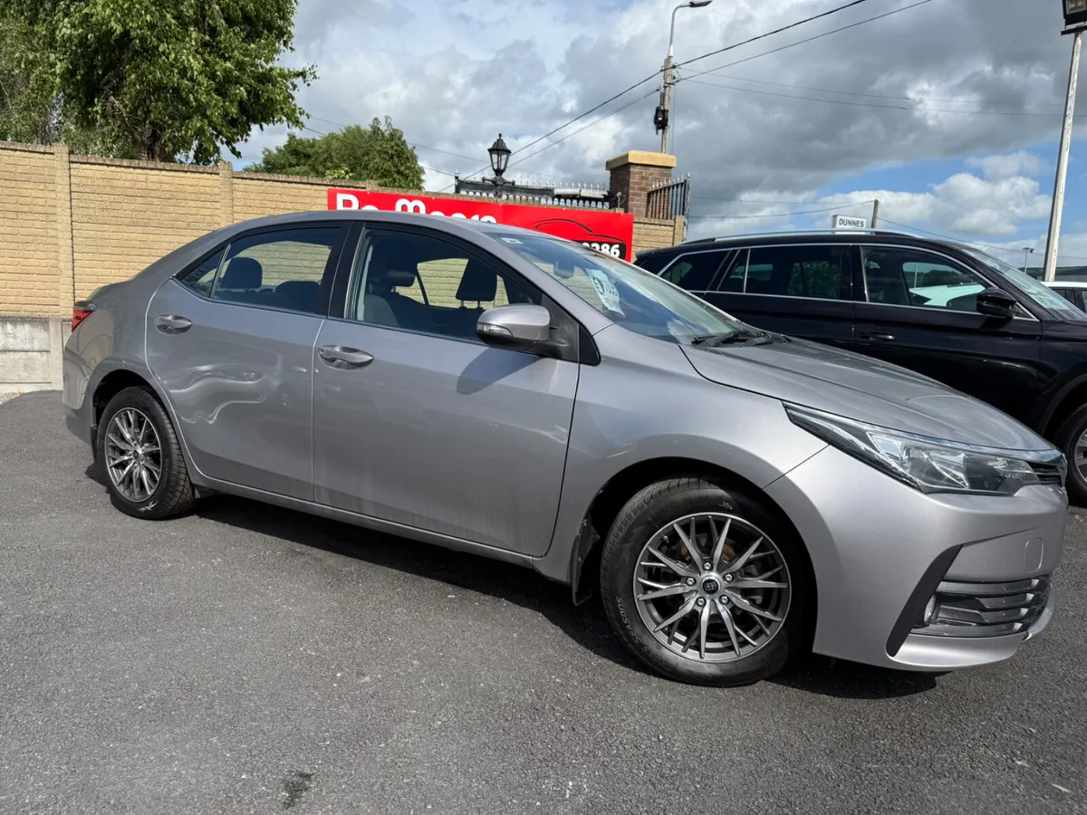 Toyota Corolla ** CAMERA * SAT NAV - Image 2