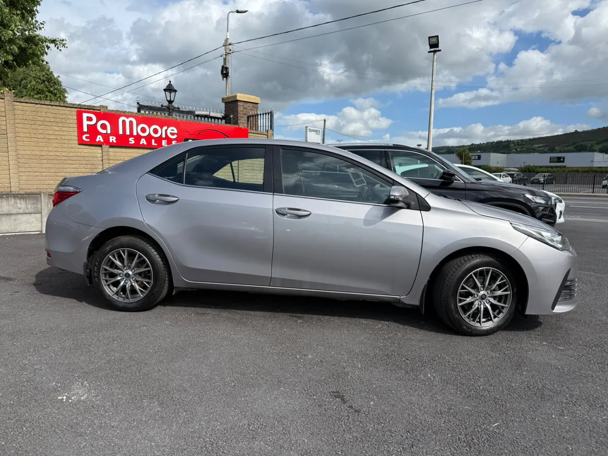 Toyota Corolla ** CAMERA * SAT NAV - Image 3
