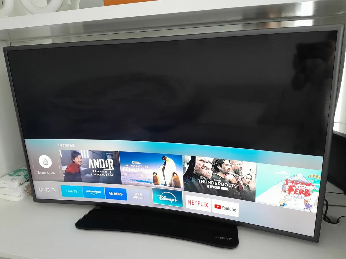 46 inch Samsung Television Smart TV with stand - Image 2
