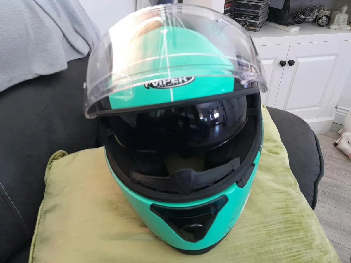 Motorcycle helmet - Image 4