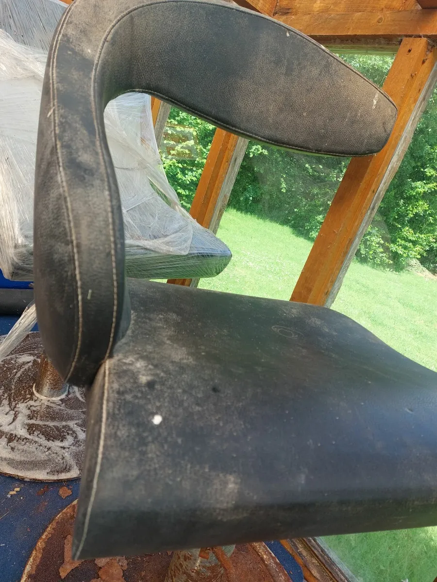 Salon chairs - Image 3