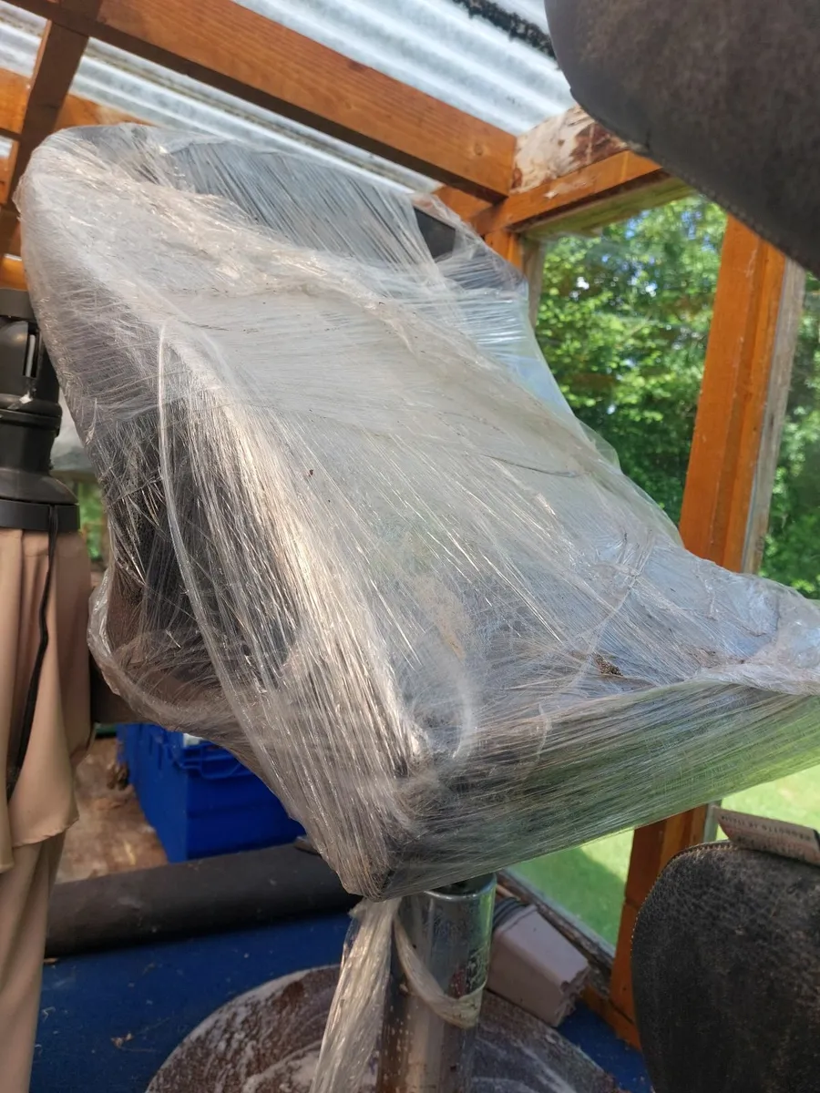 Salon chairs - Image 4