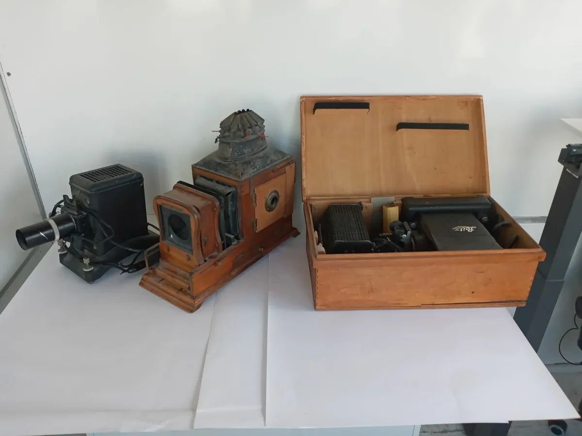 Joblot of 3 x Old Projectors and 1 Transformer - Image 2