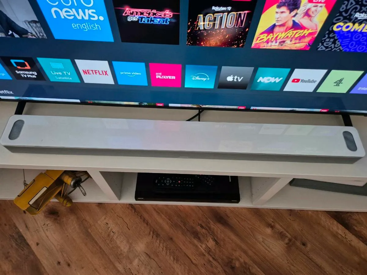 Samsung 65" & Bose Sound Bar System - Image 2