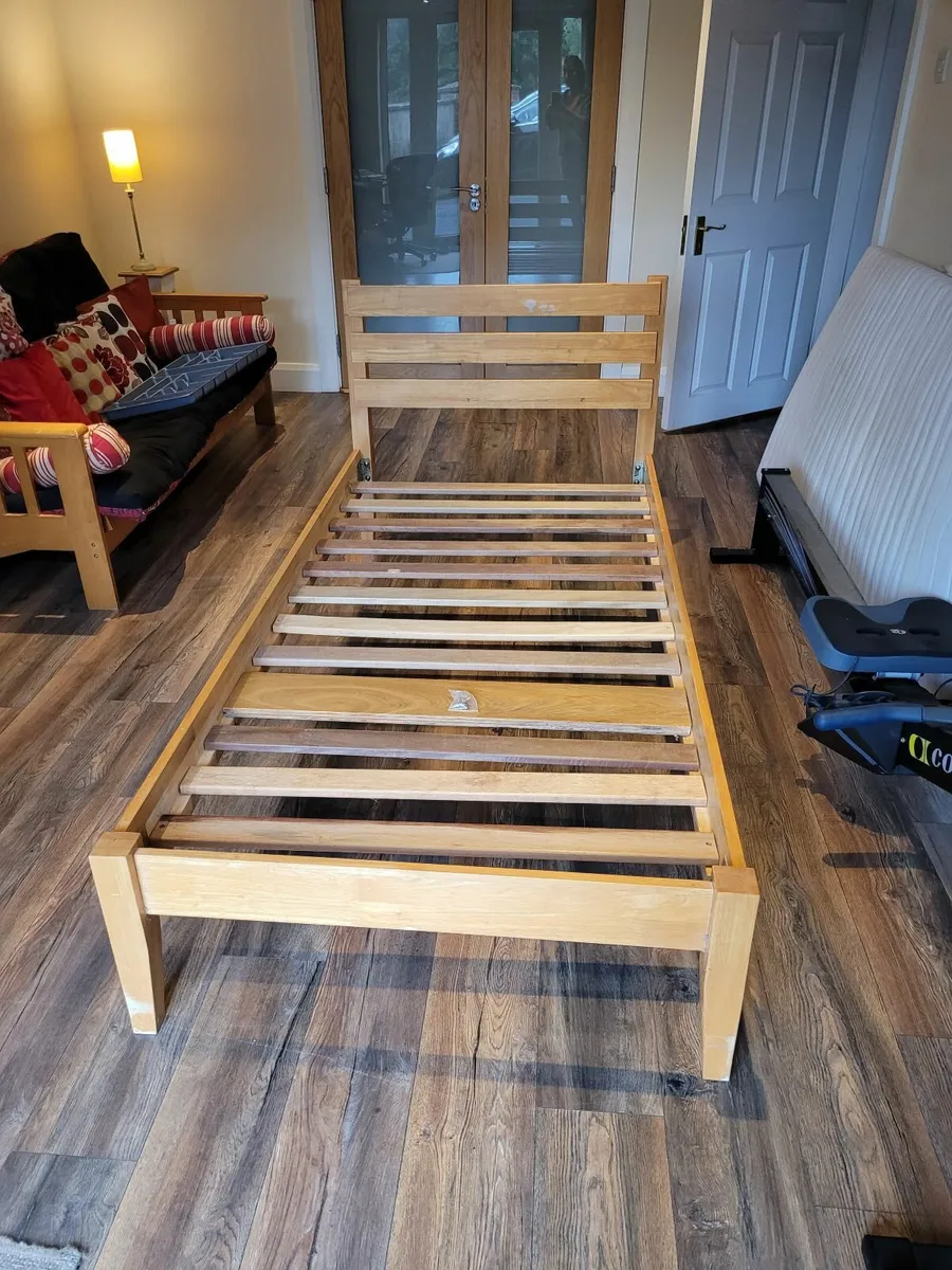 Single bed - Image 1