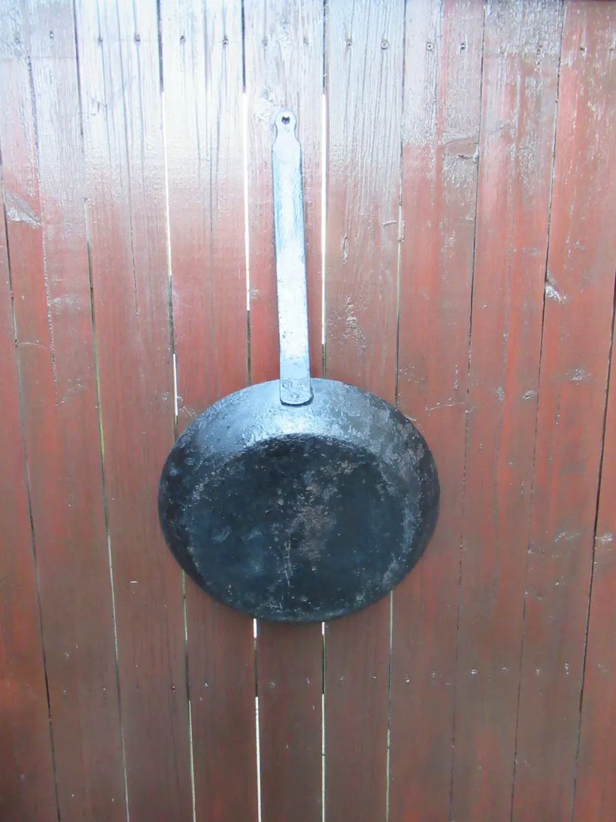 antique vintage black landscaping  skillet garden - Image 1