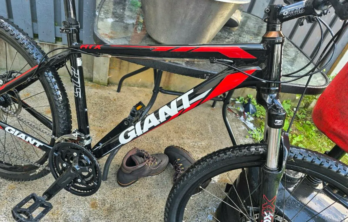 Adults Giant bike ATX2 MTB brakes and gears - Image 3