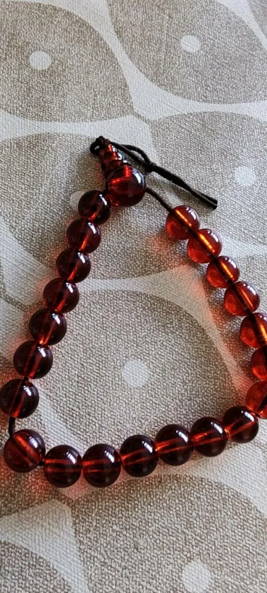Red glass beaded bracelet - Image 3